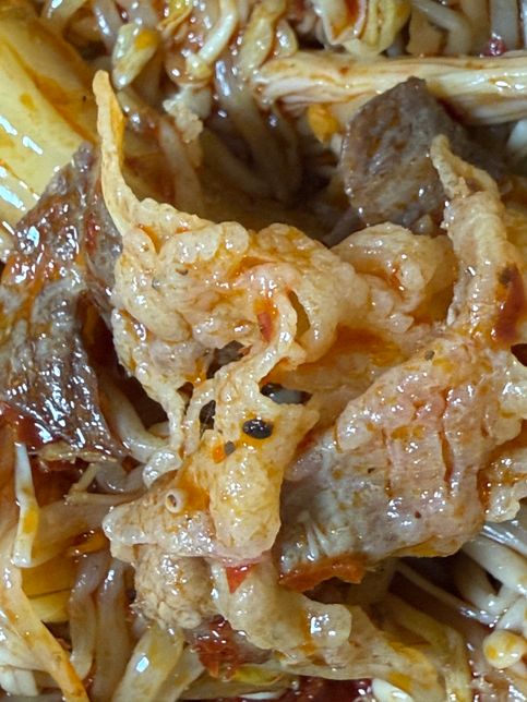 마라샹궈 먹고있는데 이거 혹시 비퀴벌레 알이나 똥 아니죠?의 0번 째 이미지