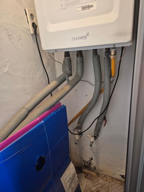 보일러누수 빨간색 전수에서 물이 샙니다!!의 1번 째 이미지