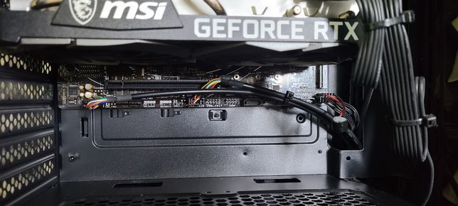 메인보드 보조 전원 케이블이 어떤건가요?의 0번 째 이미지