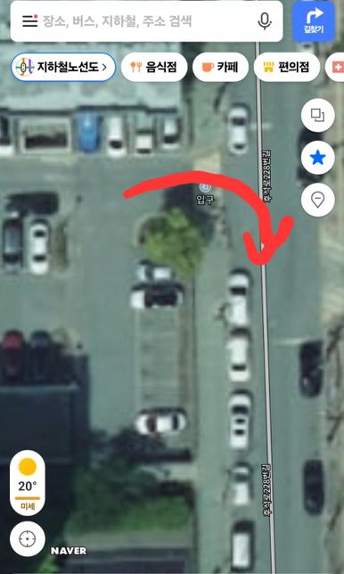 도로에 누워 있는 사람과 사고가 났습니다.의 1번 째 이미지