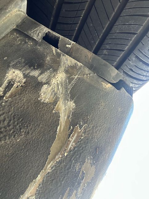 차 하부 긁혔는데 한번 봐주세요!ㅠㅠ의 0번 째 이미지