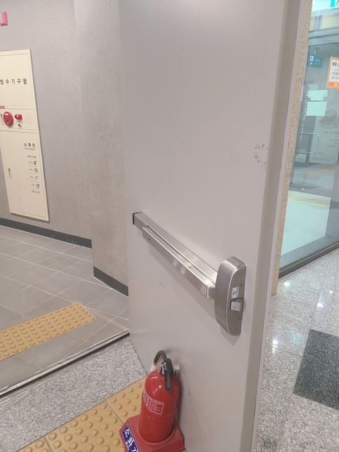 방화문을 소화전으로 막아두는 행위는 불가능한것이지요?의 0번 째 이미지