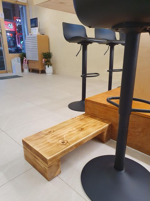 실내 음식점 가게 홀 바닥높임을 할려고 하는데 철제 틀에 위에 목재로 마감하면 어떤 목재를 써야하나요?의 0번 째 이미지