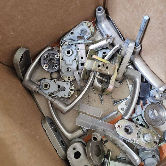 아파트 방문 교체할려니 첨보는건데 손잡이 종류나 정보알고싶어요의 1번 째 이미지