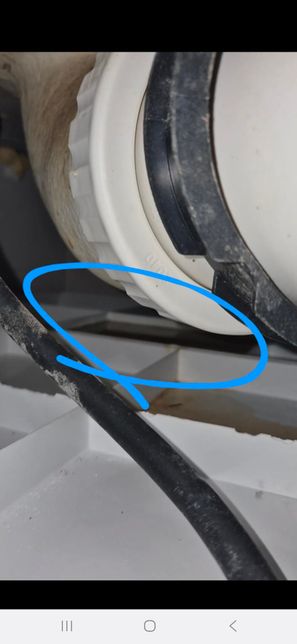 화장실 천장 윗집에서 누수인지 봐주세요의 2번 째 이미지