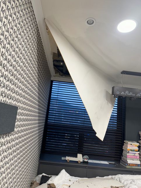 사무용으로 등록된 오피스텔 거주 중에 천장 무너짐의 1번 째 이미지