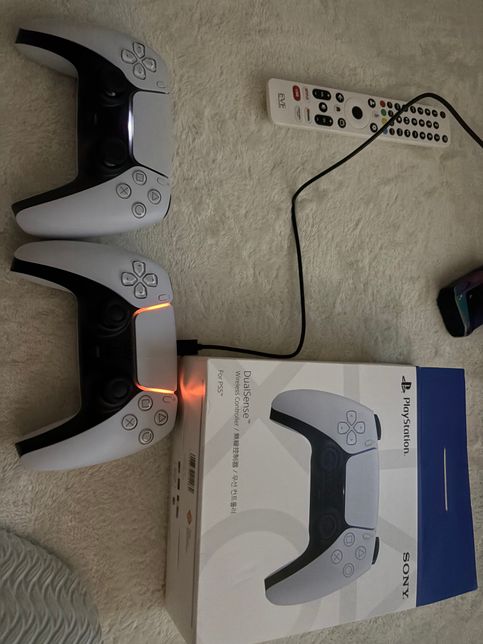 플스5 디지털 에디션 컨트롤러 2개연결 가능한가요?의 0번 째 이미지