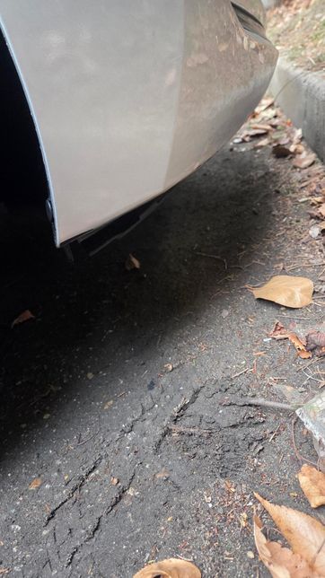 자동차 범버밑에 플라스틱이 벌어졌습니다의 3번 째 이미지