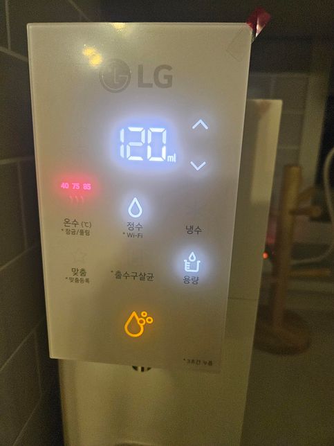 Lg푸리케어 정수기 물 버튼이 주황색인건 뭔가요?의 0번 째 이미지