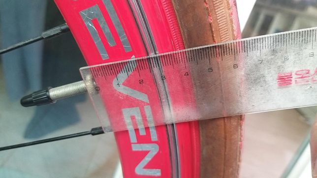 자전거 타이어튜브를 살려고 하는데 밸브와 밸브길이가 얼마정도 해야 하나요?의 0번 째 이미지