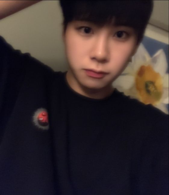 셀카로 얼굴평가 부탁드립니다.피부만 보정했어요.의 0번 째 이미지