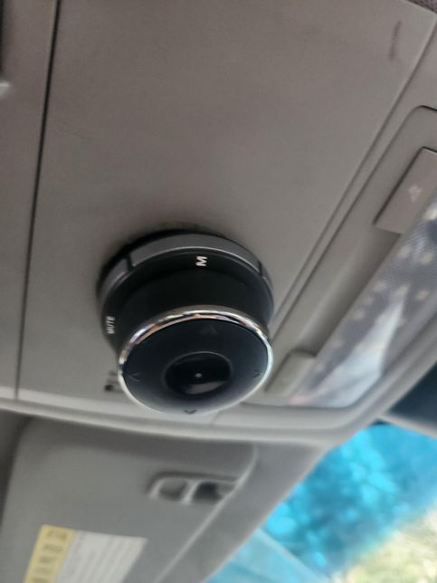 자동차에 달려있는 리모컨이 어디에 쓰는건지 궁금해요의 0번 째 이미지