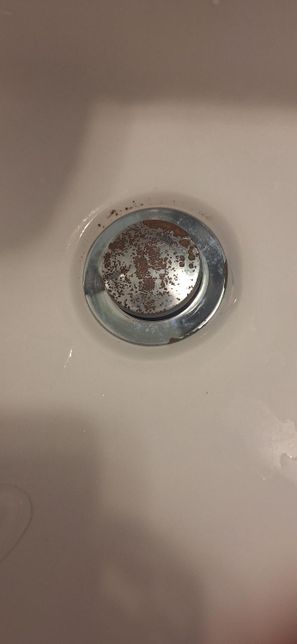 이 세면대 녹인가요 도금 벗겨진건가요?의 0번 째 이미지