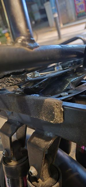 전기자전거 배달가방 짐받이 브라켓떨어졌습니다. 용접이랑 다른 방법없을까요?의 1번 째 이미지