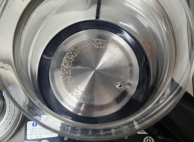 커피포트 바닥에 하얀 자국이 생겼어요.의 0번 째 이미지