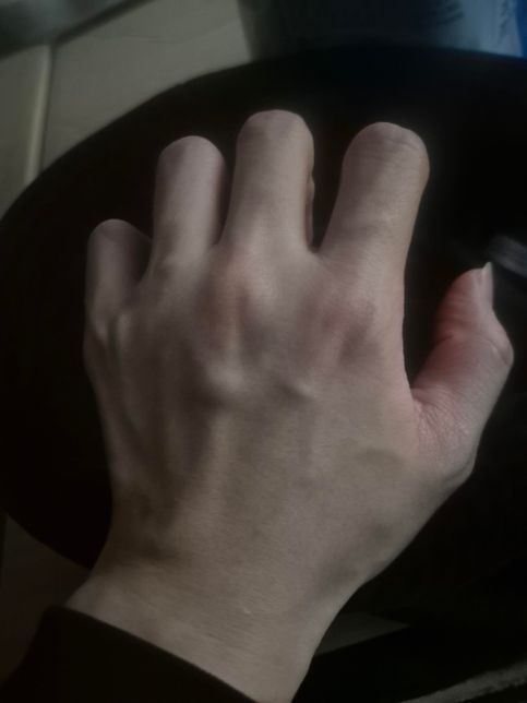 여잔데 손등 핏줄... ㅠㅠㅠㅠㅠㅠ의 1번 째 이미지