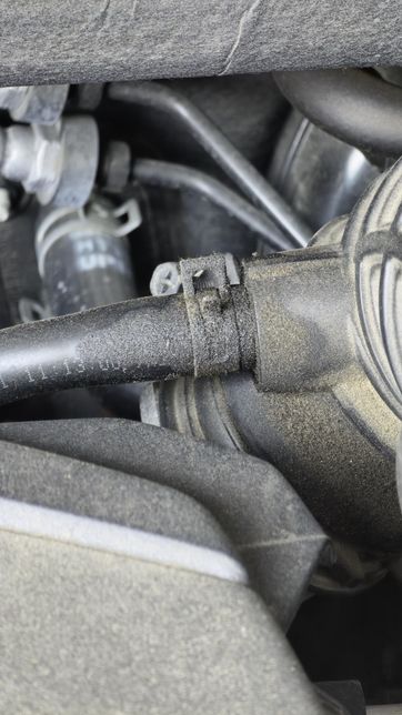 호스부분에 기름때가 생기네요 누유일까요?의 0번 째 이미지