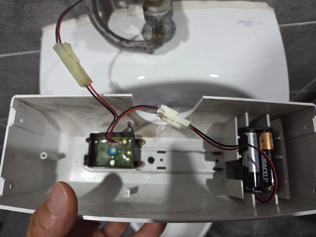 소변기 자동 센서 java 제품인데 작동을 안하는데 왜 그럴까요?의 2번 째 이미지