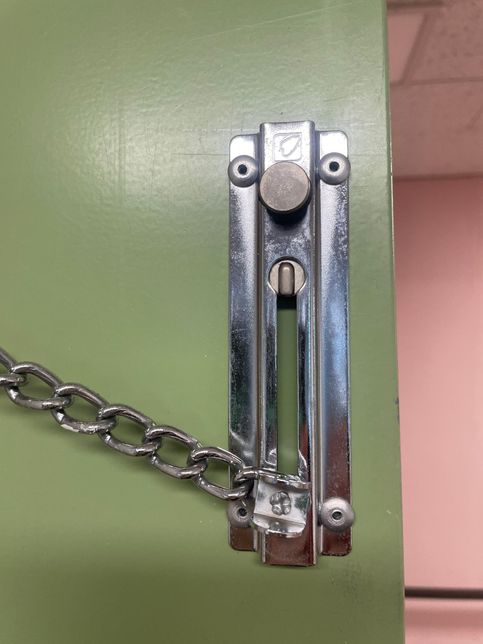 일반 철제 문에 박힌 피스 푸는 법???의 0번 째 이미지