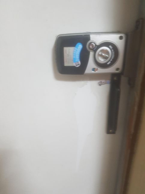 철제문을 뚫어서 손잡이를 바꾸고싶은데 뭐가 필요한가요?의 0번 째 이미지