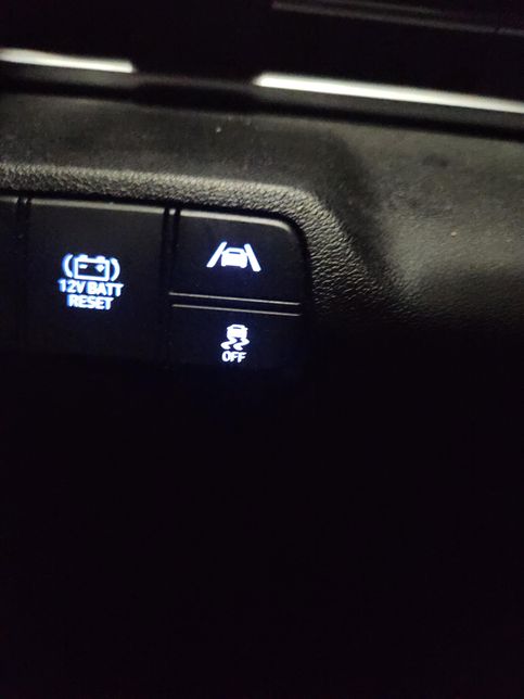 차에 있는 이 버튼은 어떤때 켜야하나요?(구동력 제어 해제?)의 0번 째 이미지