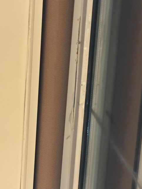 창문에서 갑자기 물이 떨어지는데 원인을 알 수 있을까요?의 0번 째 이미지