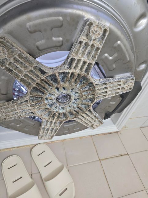 세탁기 청소 했는데도 왜이러는건까요?의 1번 째 이미지