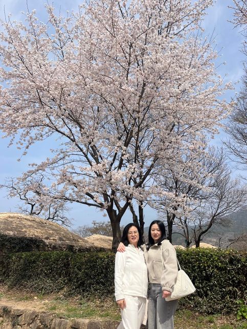 요즘 젊은 세대들은 나이를 먹어도 경제적 제도 때문에 늙은 부모와 한집에 살아요?의 0번 째 이미지