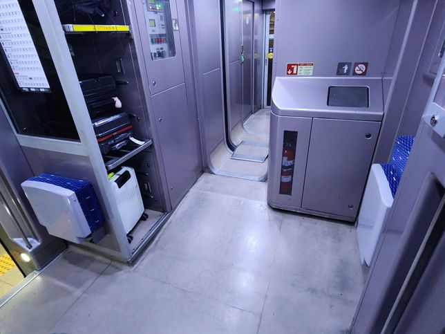 기차 호차입구에 있는 자리 앉아도 되는건가요의 0번 째 이미지