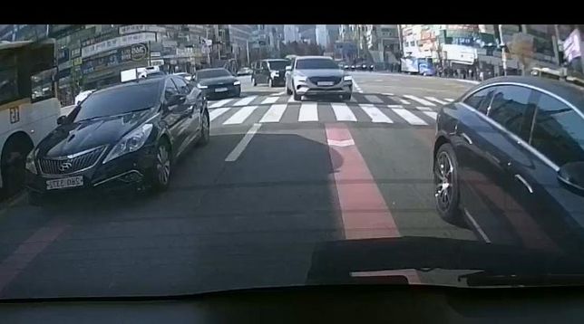 안녕하세요 과실비율관련 전문가분들의 도움이 필요합니다.ㅜㅜ의 0번 째 이미지