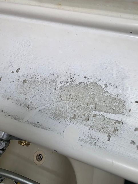 욕실 안 선반 보수 관련된 질문입니다.의 2번 째 이미지