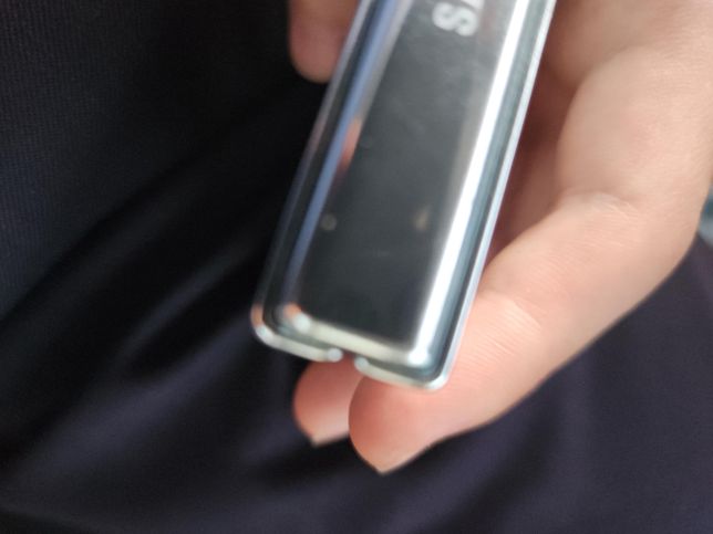 z플립5힌지에 찍힘문의드립니다.의 1번 째 이미지