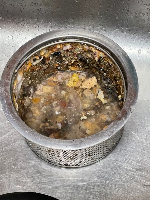 (사진 더러움 주의)이사왔는데 배수구 상태가 너무 지저분해요 배수구망?의 0번 째 이미지