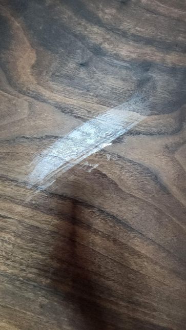 원목 식탁에 강력본드가 묻었어요. 제거방법이?의 0번 째 이미지