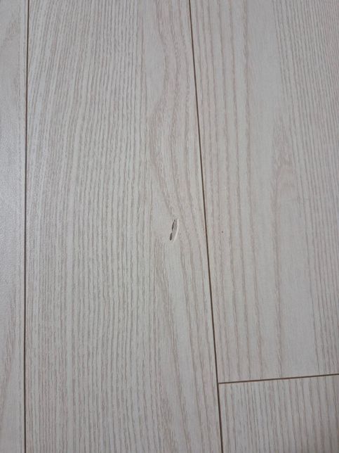 현재 전세 거주하고 있는데 이사갈때 바닥도 제가 보수해줘야 되나요?의 1번 째 이미지