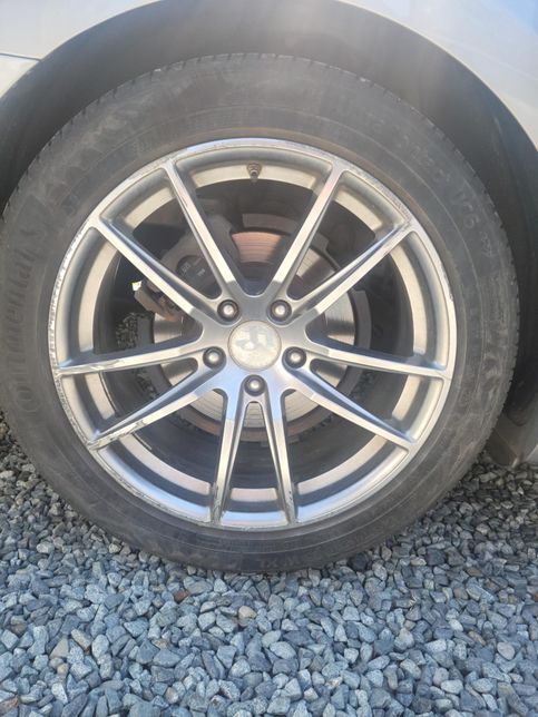 사진에 보이는 타이어가 몇인치인지 알수있을까요?의 0번 째 이미지