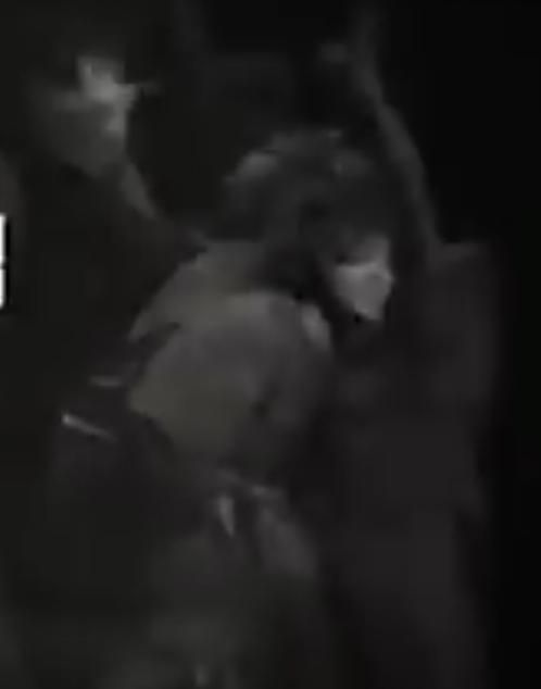 이 흑백사진 속 영화 제목이 무엇인가요?의 2번 째 이미지