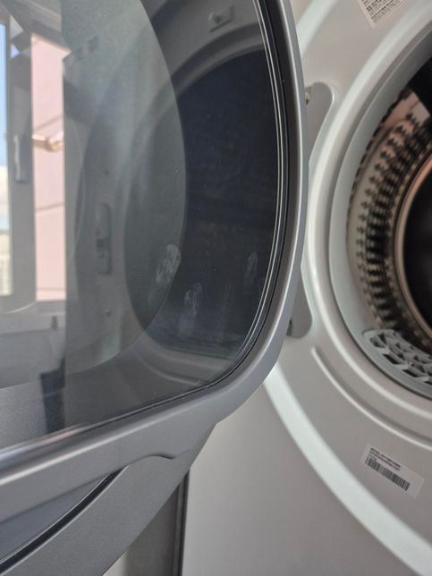 건조기 도어 내부 손가락 자국으로 질문합니다.의 0번 째 이미지