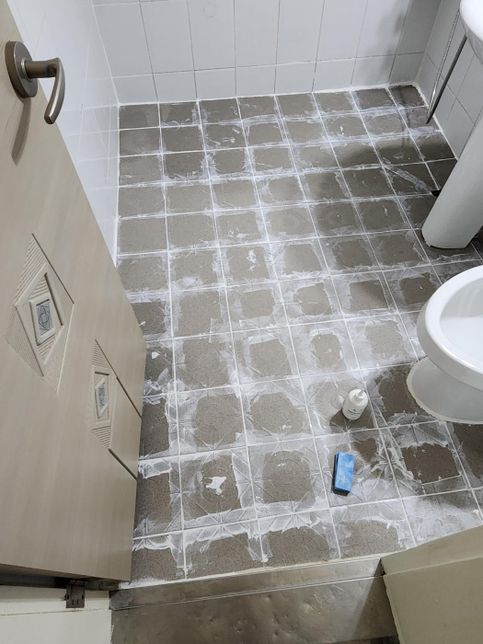 줄눈 셀프 시공후 타일 위에것 지우는 방법의 0번 째 이미지