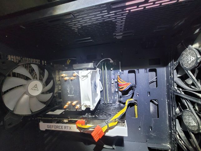 컴퓨터 메인보드에 수은전지가 안 보입니다.의 1번 째 이미지