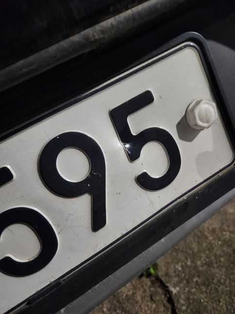 차 번호판이 약간 찌그러졌는데 교체해야하나요?의 0번 째 이미지