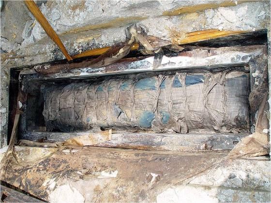 무덤에 깨어나는 미라는 이집트 사람들의 숭배의식을 통해 만화나 영화, 소설로 꾸며서 만들었나요?의 2번 째 이미지