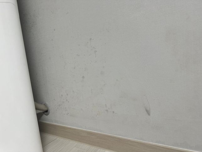 에어컨습기로 인하여 생긴 벽지 얼룩 제거방법의 1번 째 이미지