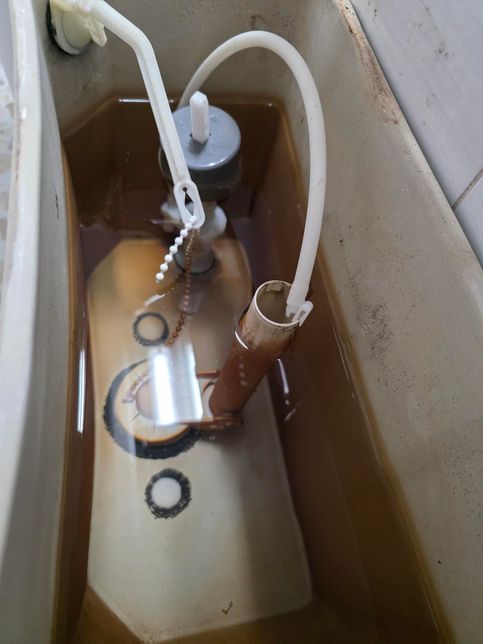 변기물이 잘 안내려가는데 어떻게해야하나요?의 2번 째 이미지