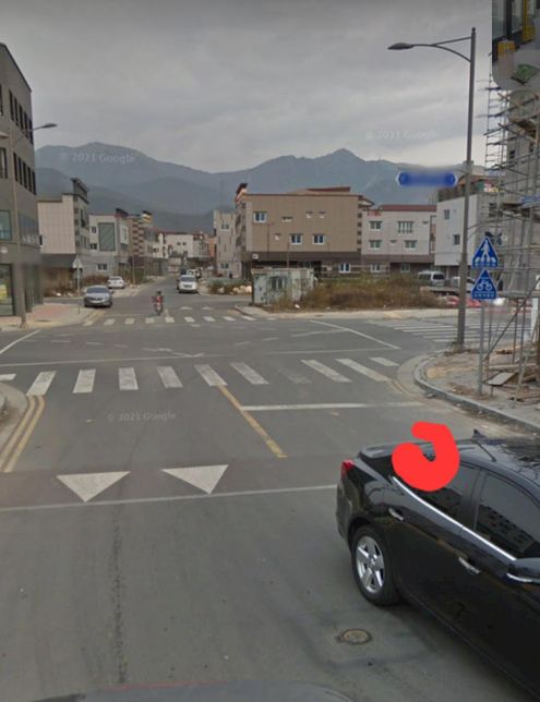 빨간색지점에서 직진이가능한가요?의 1번 째 이미지