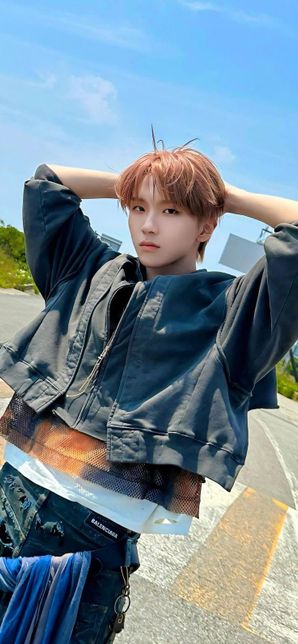 사진 속 머리 염색 색깔 알려주세요!!의 0번 째 이미지