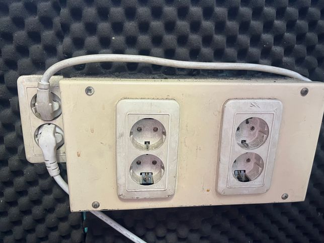 벽에 멀티탭처럼 생긴 콘센트가 있는데 뭘까요?의 0번 째 이미지