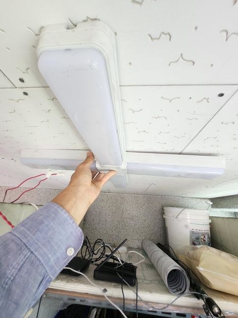 해당 전등 어떤 방식으로 천장에 달수있을까요?의 0번 째 이미지