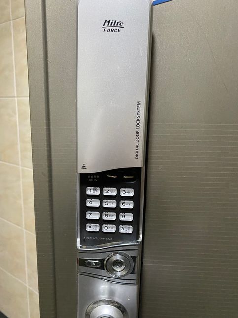 도어락 전자키 방식인데 태그 스티커나 다른 스티거 사용 가능한지 궁금합니다의 0번 째 이미지