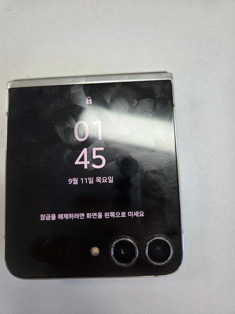 갤럭시 z플립5 전면 액정 질문드립키다.의 0번 째 이미지